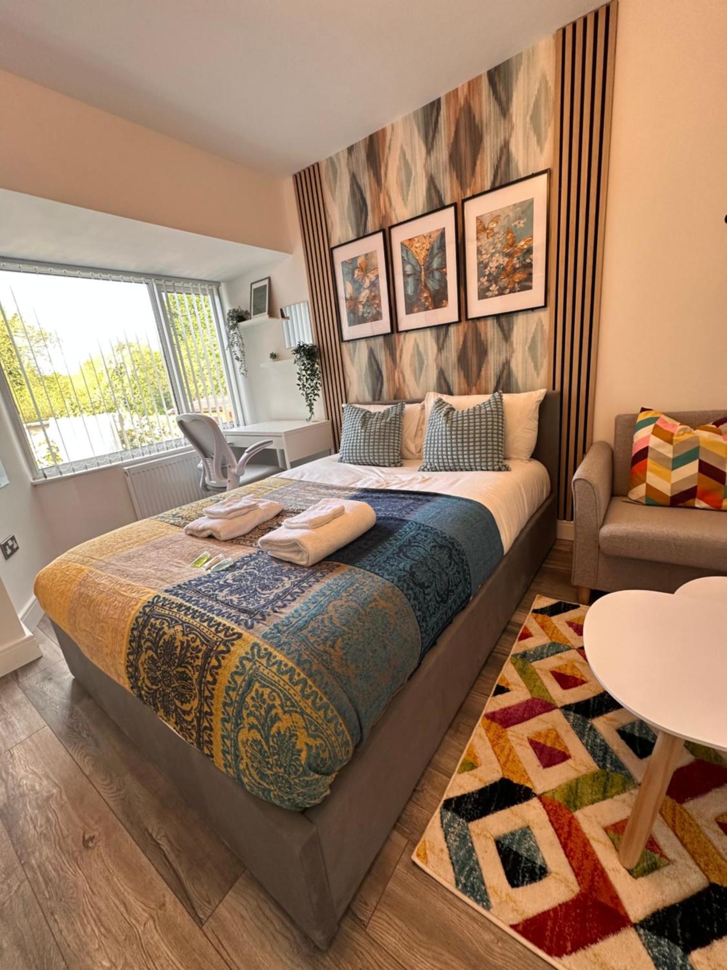 Guest house R-2 Newly Renovated Private Self Contained With Private Dedicated Bathroom - Selly Oak